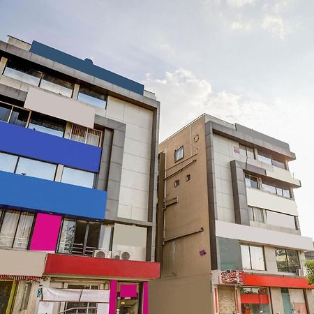 Capital O Maple View Hotel Naroda Buitenkant foto