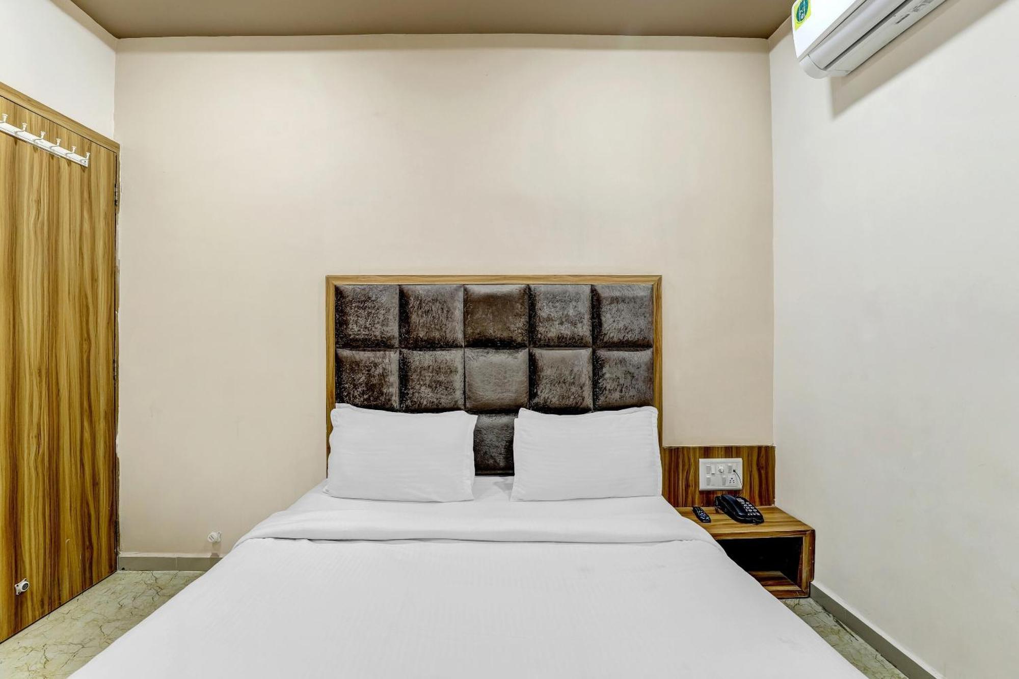 Capital O Maple View Hotel Naroda Buitenkant foto