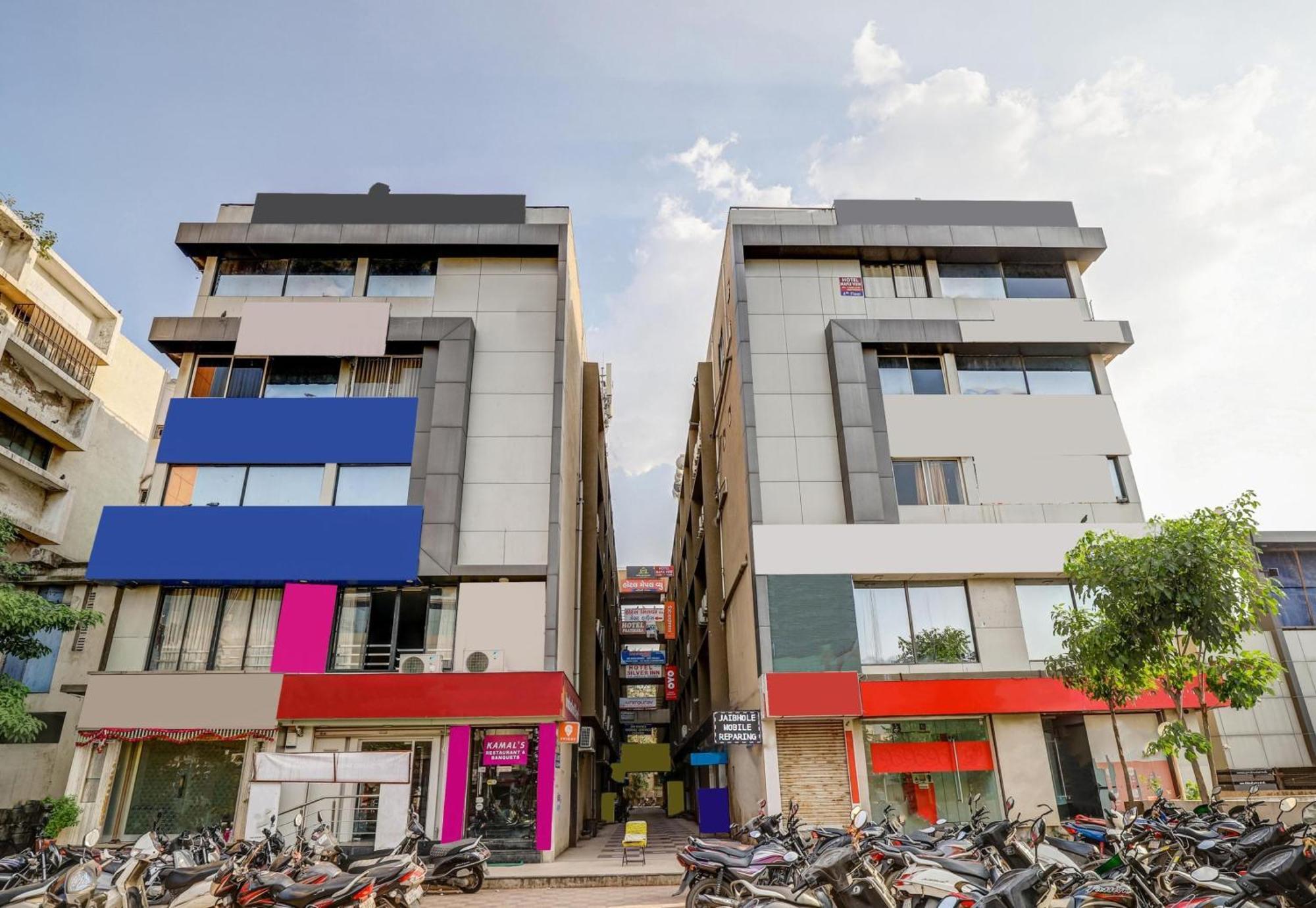 Capital O Maple View Hotel Naroda Buitenkant foto