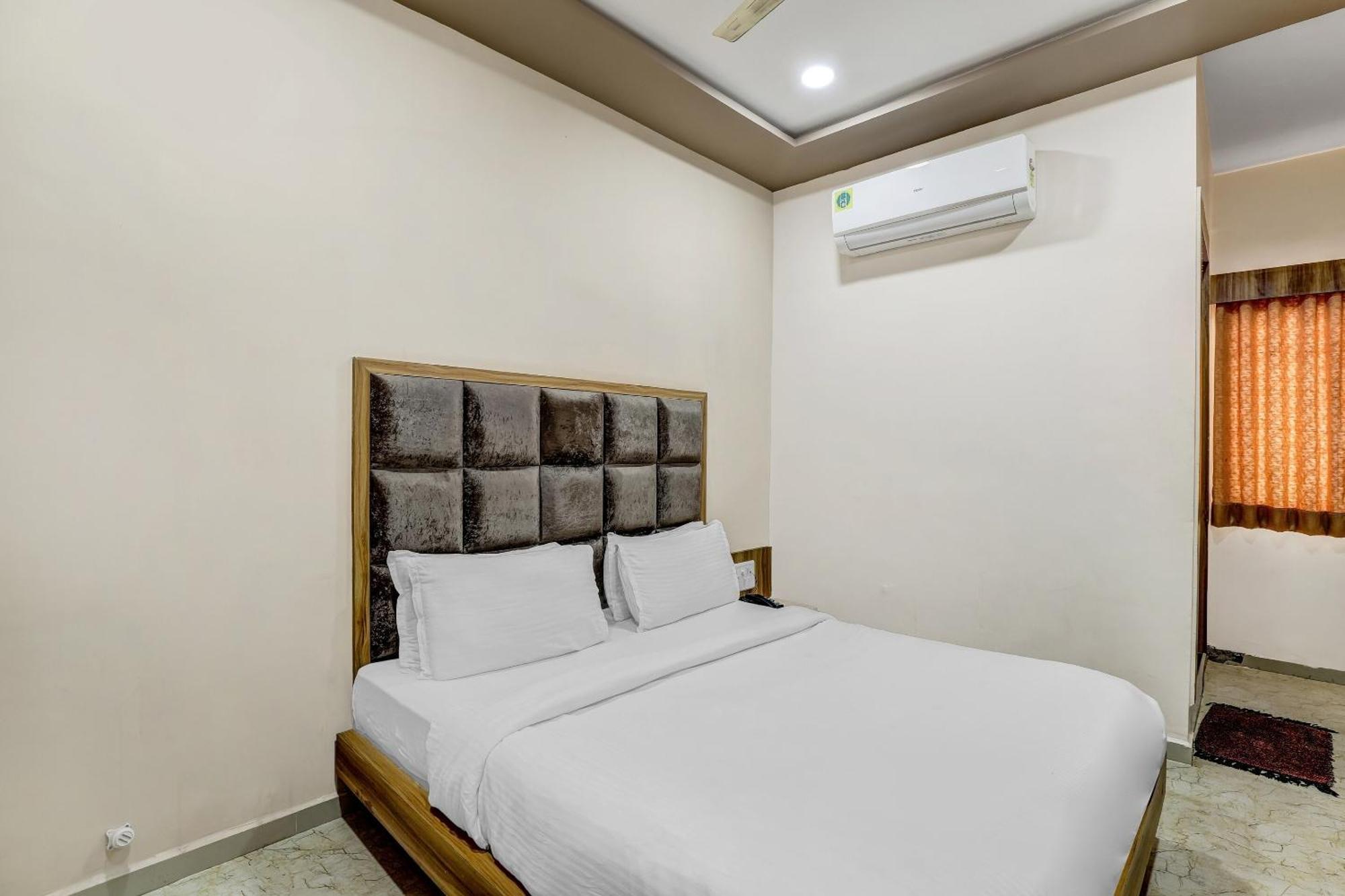 Capital O Maple View Hotel Naroda Buitenkant foto