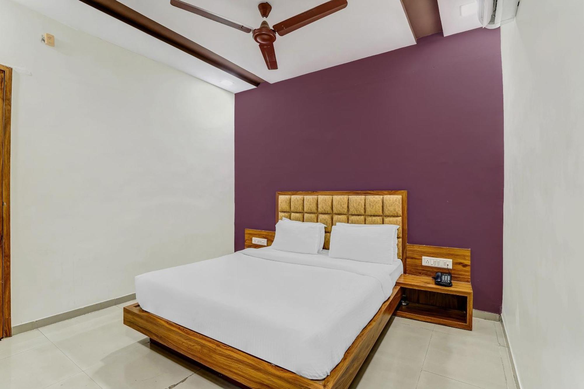 Capital O Maple View Hotel Naroda Buitenkant foto