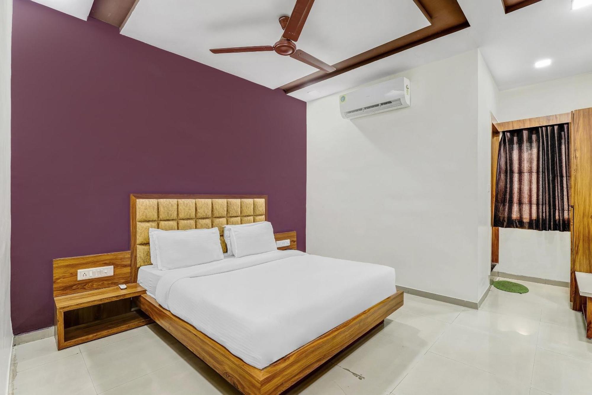 Capital O Maple View Hotel Naroda Buitenkant foto